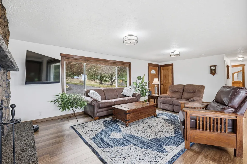 2416 W Hazard Rd, Spokane, WA 99208
