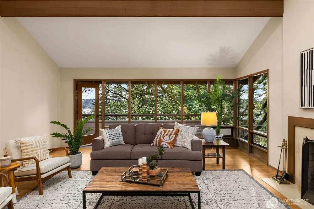 8440 W Mercer Way, Mercer Island, WA 98040