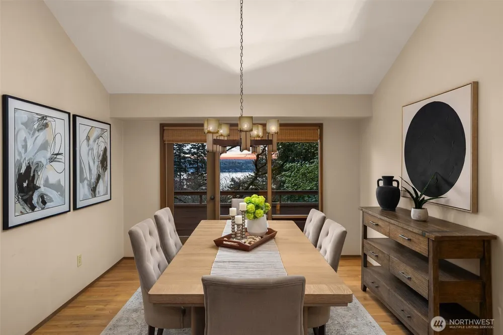 8440 W Mercer Way, Mercer Island, WA 98040