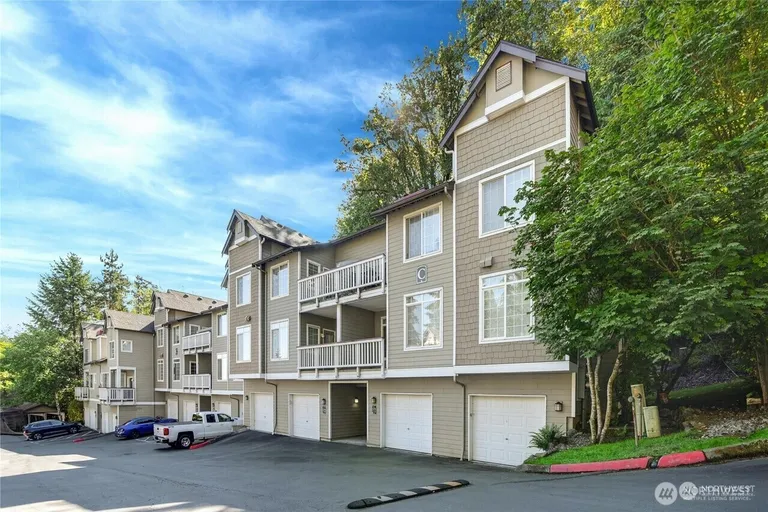 18505 SE Newport Way, Issaquah, WA 98027