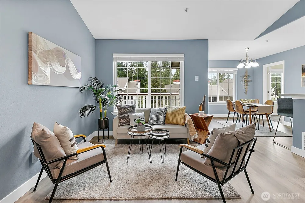 18505 SE Newport Way, Issaquah, WA 98027