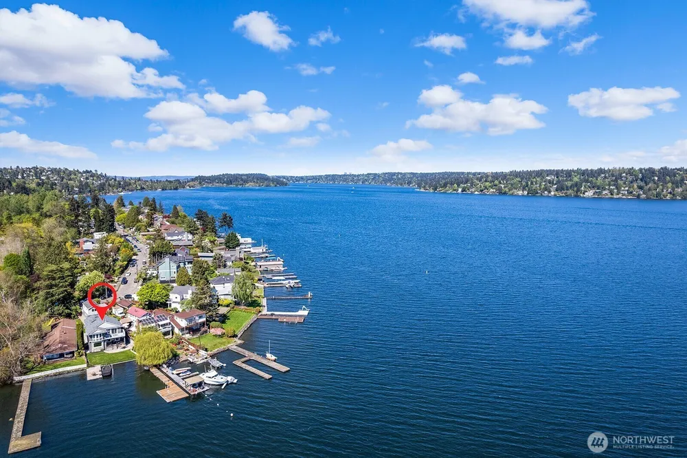 8696 Island Dr S, Seattle, WA 98118