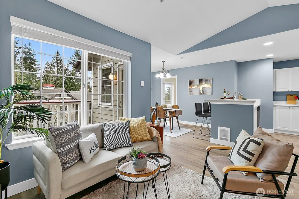 18505 SE Newport Way, Issaquah, WA 98027