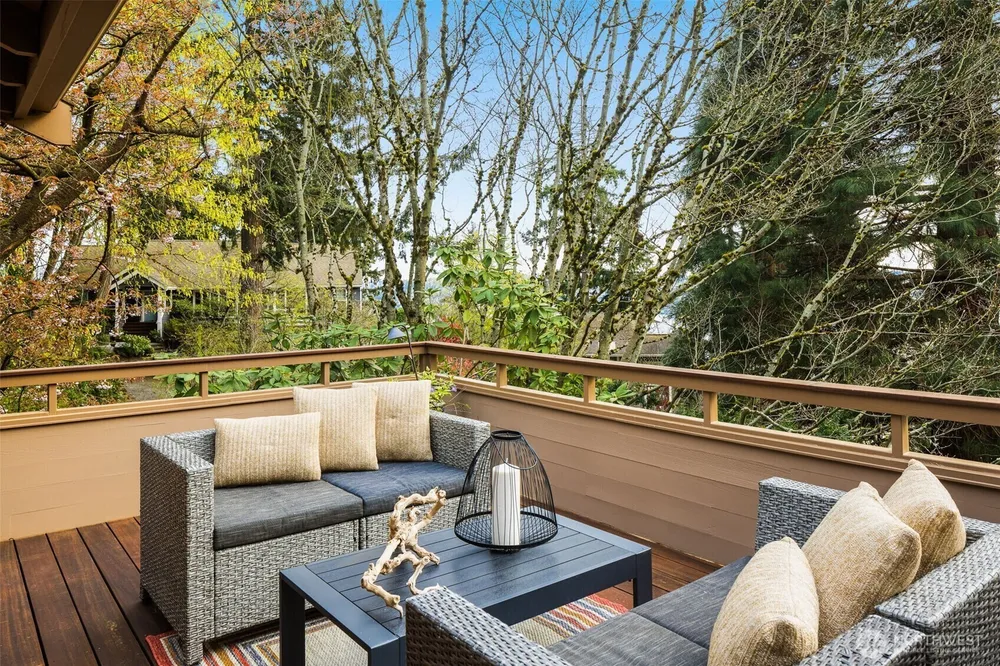 8440 W Mercer Way, Mercer Island, WA 98040