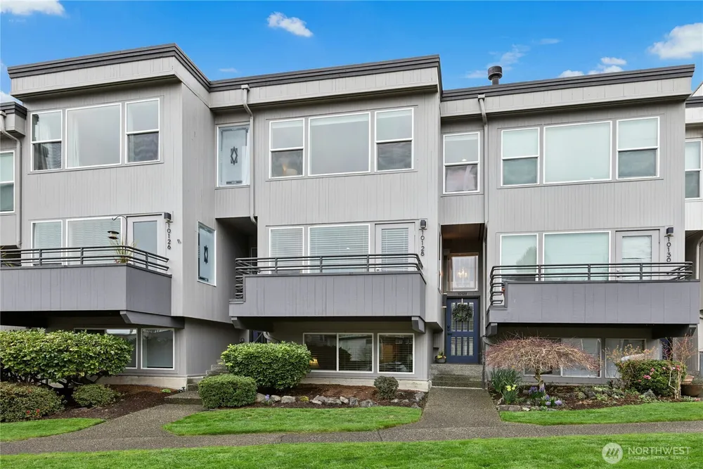 10128 NE 63rd St, Kirkland, WA 98033