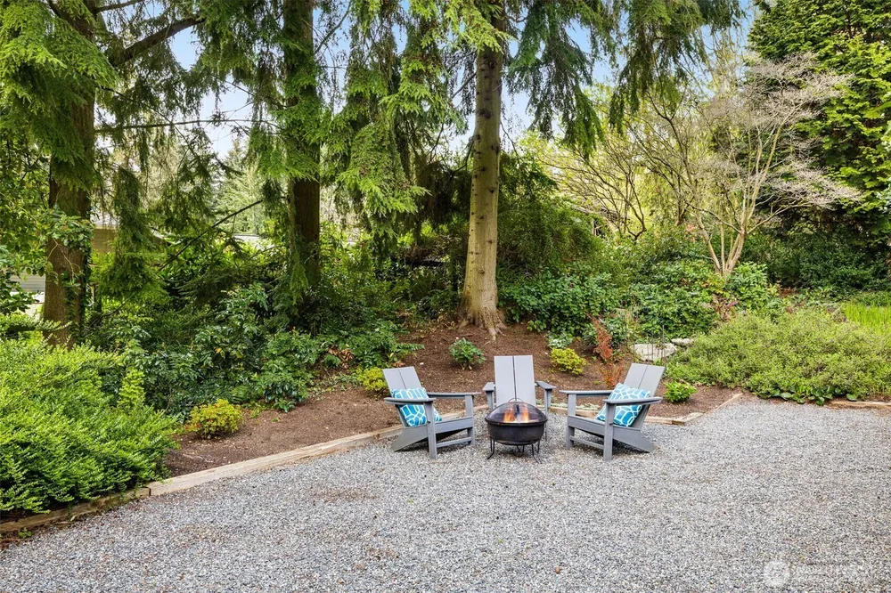 8440 W Mercer Way, Mercer Island, WA 98040