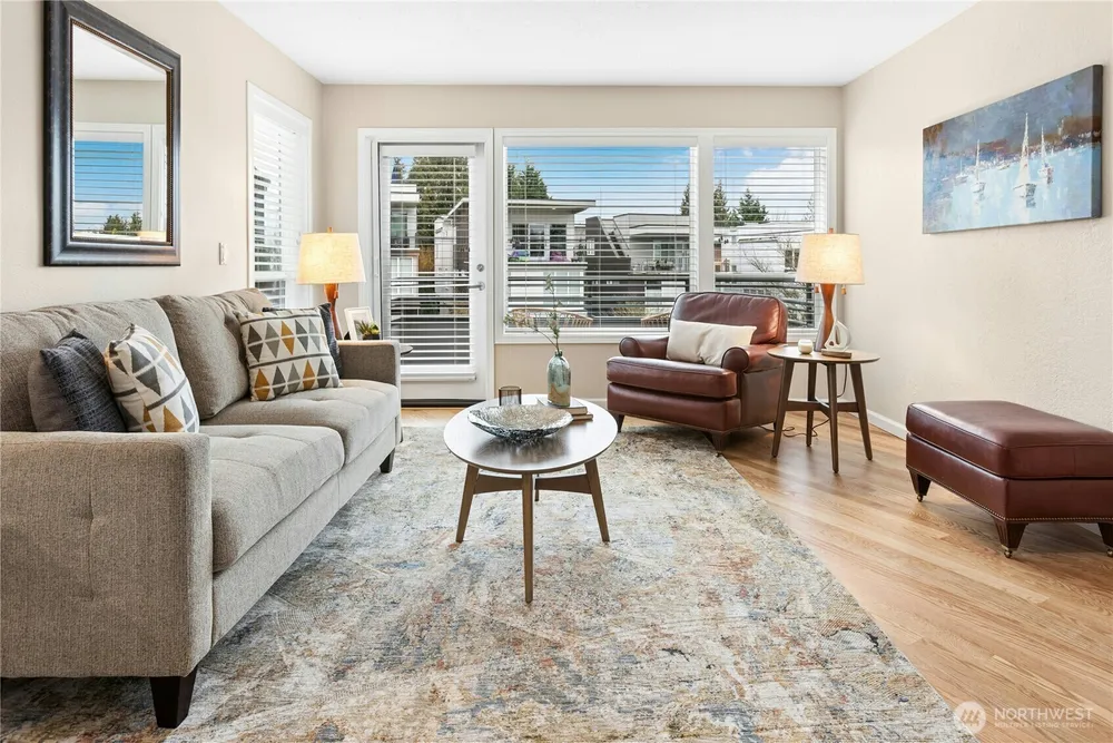 10128 NE 63rd St, Kirkland, WA 98033