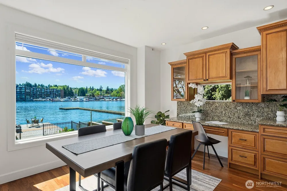 8696 Island Dr S, Seattle, WA 98118