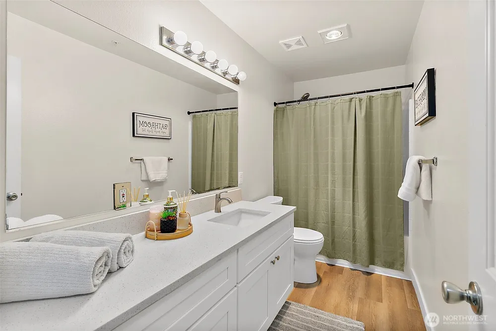 18505 SE Newport Way, Issaquah, WA 98027