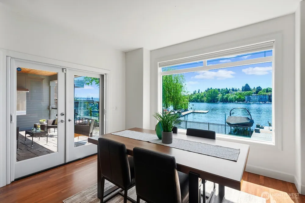 8696 Island Dr S, Seattle, WA 98118