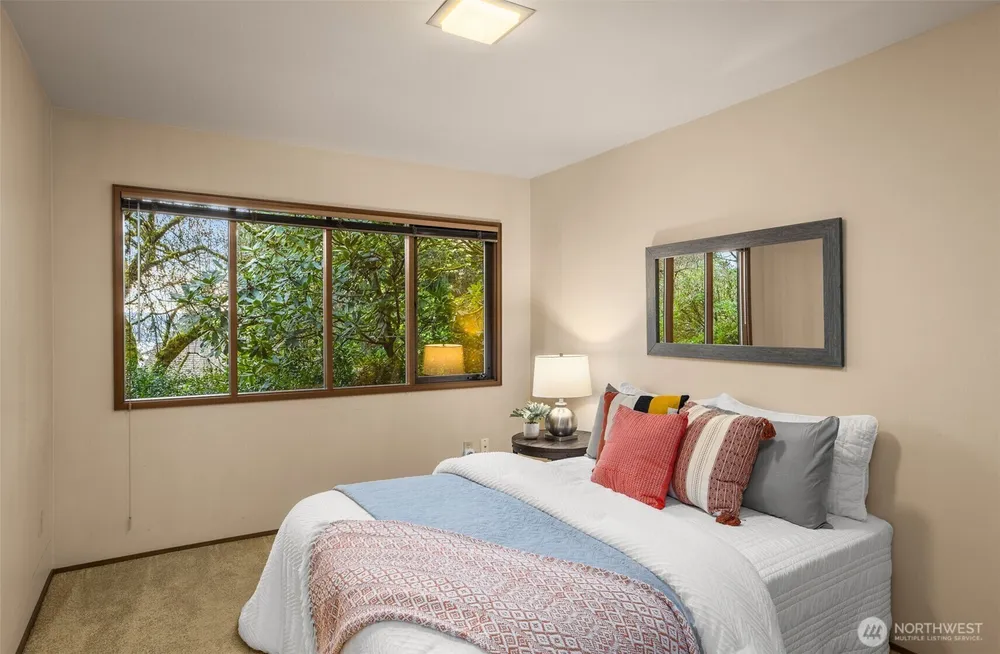 8440 W Mercer Way, Mercer Island, WA 98040