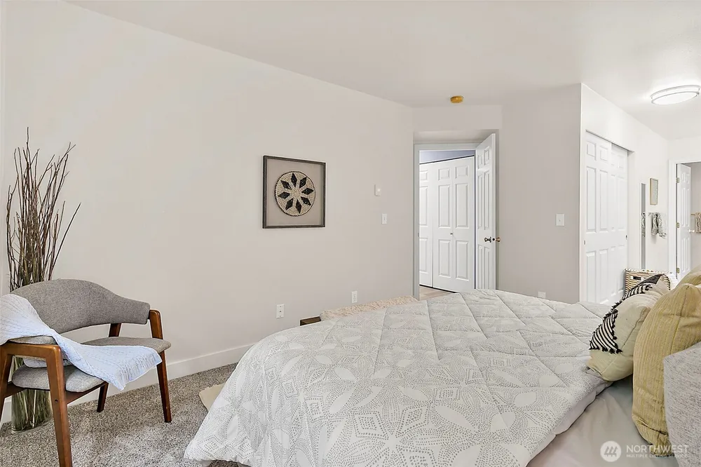 18505 SE Newport Way, Issaquah, WA 98027