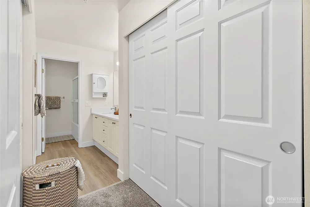 18505 SE Newport Way, Issaquah, WA 98027