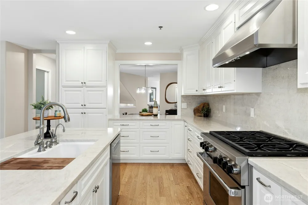 10128 NE 63rd St, Kirkland, WA 98033