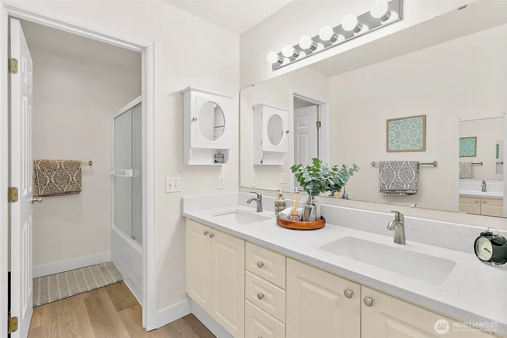 18505 SE Newport Way, Issaquah, WA 98027