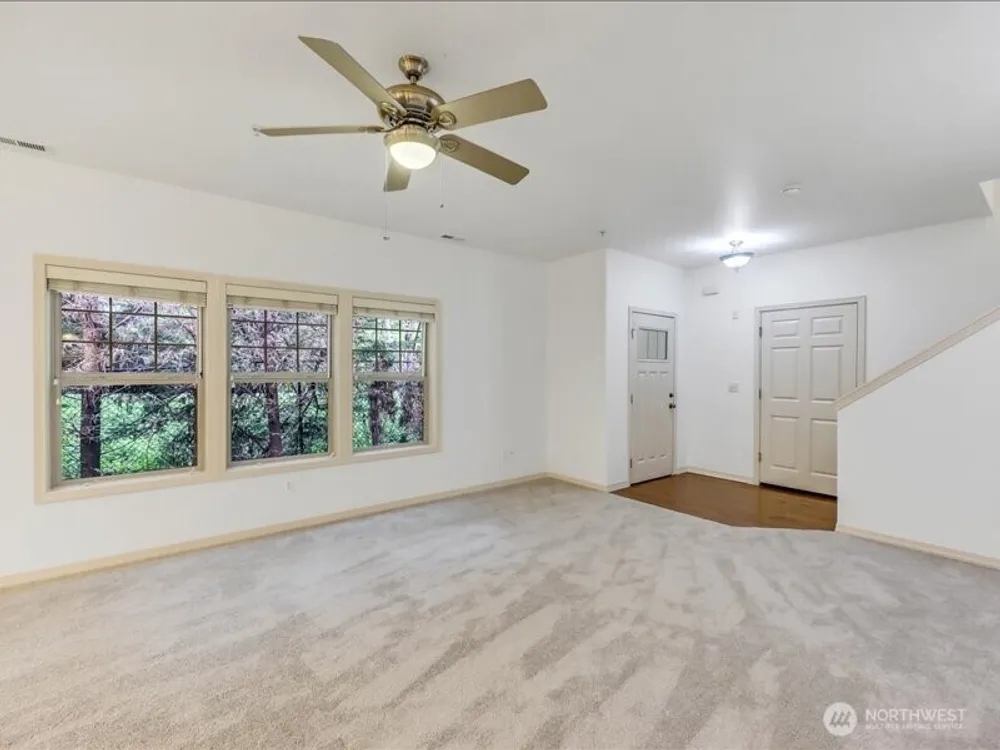 21900 SE 242nd St, Maple Valley, WA 98038