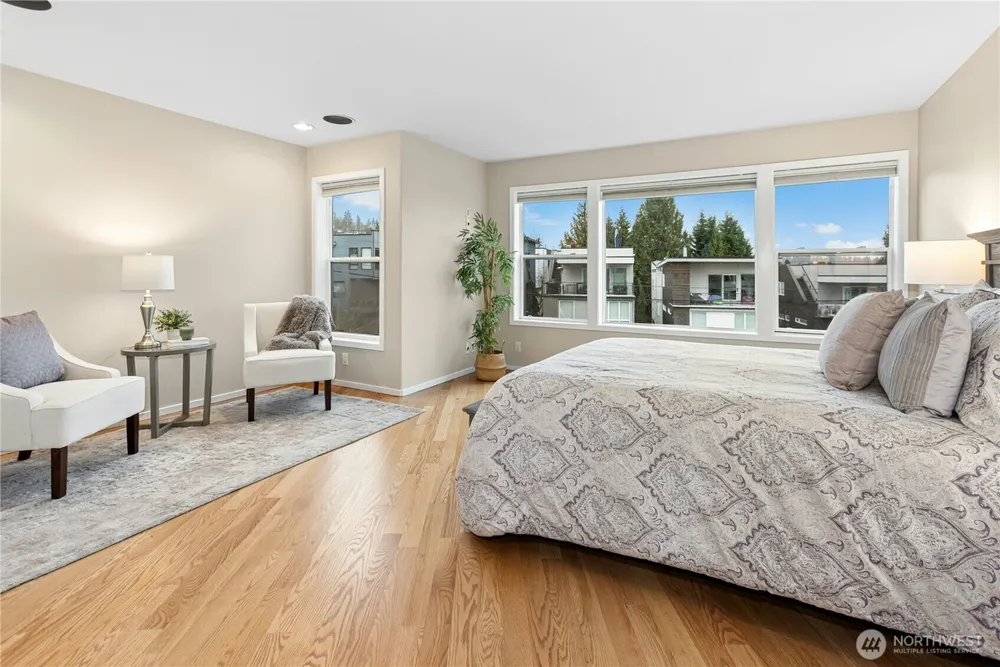 10128 NE 63rd St, Kirkland, WA 98033