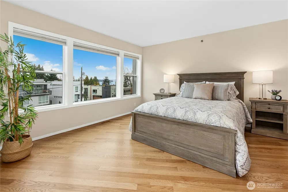 10128 NE 63rd St, Kirkland, WA 98033