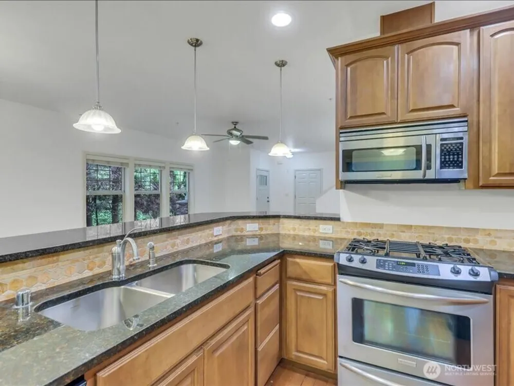 21900 SE 242nd St, Maple Valley, WA 98038