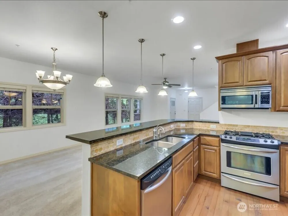 21900 SE 242nd St, Maple Valley, WA 98038