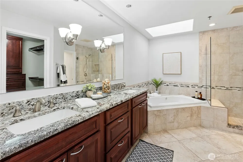 10128 NE 63rd St, Kirkland, WA 98033