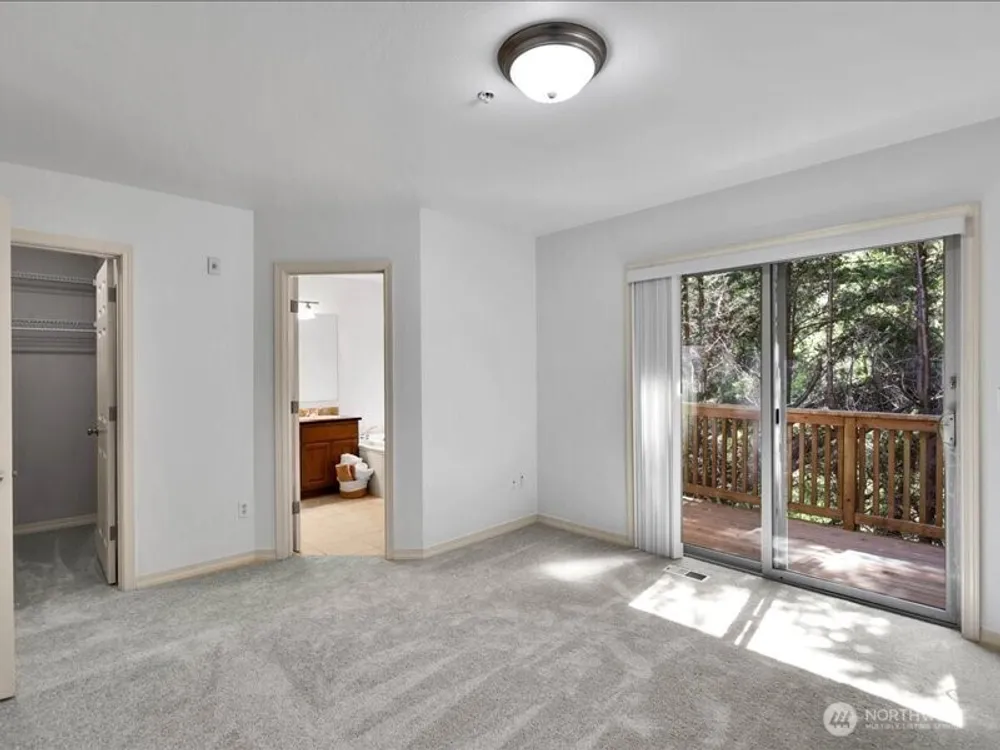 21900 SE 242nd St, Maple Valley, WA 98038