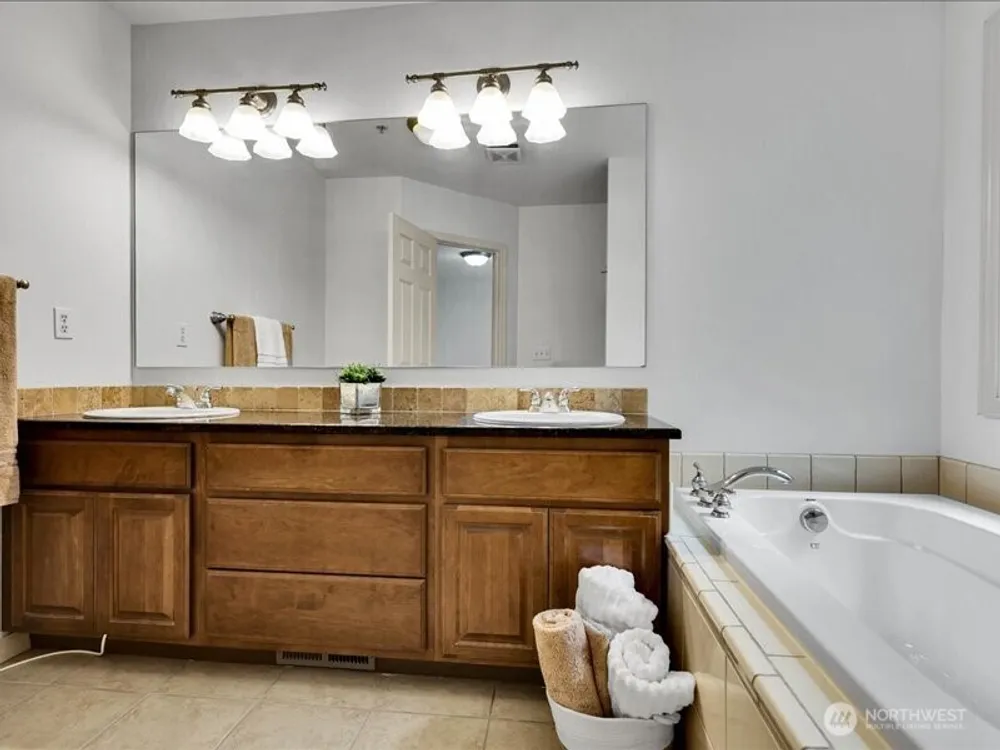 21900 SE 242nd St, Maple Valley, WA 98038