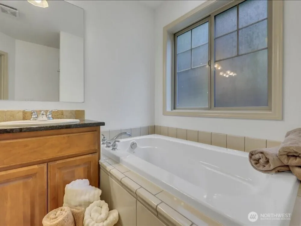 21900 SE 242nd St, Maple Valley, WA 98038