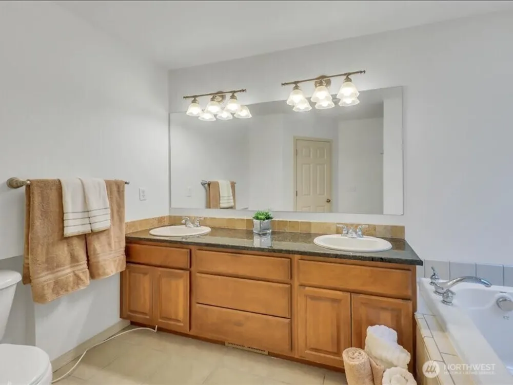 21900 SE 242nd St, Maple Valley, WA 98038