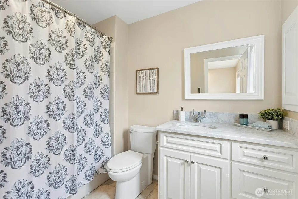 10128 NE 63rd St, Kirkland, WA 98033