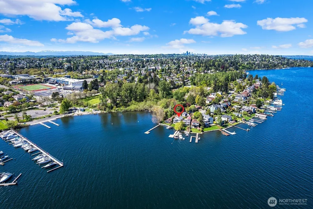 8696 Island Dr S, Seattle, WA 98118