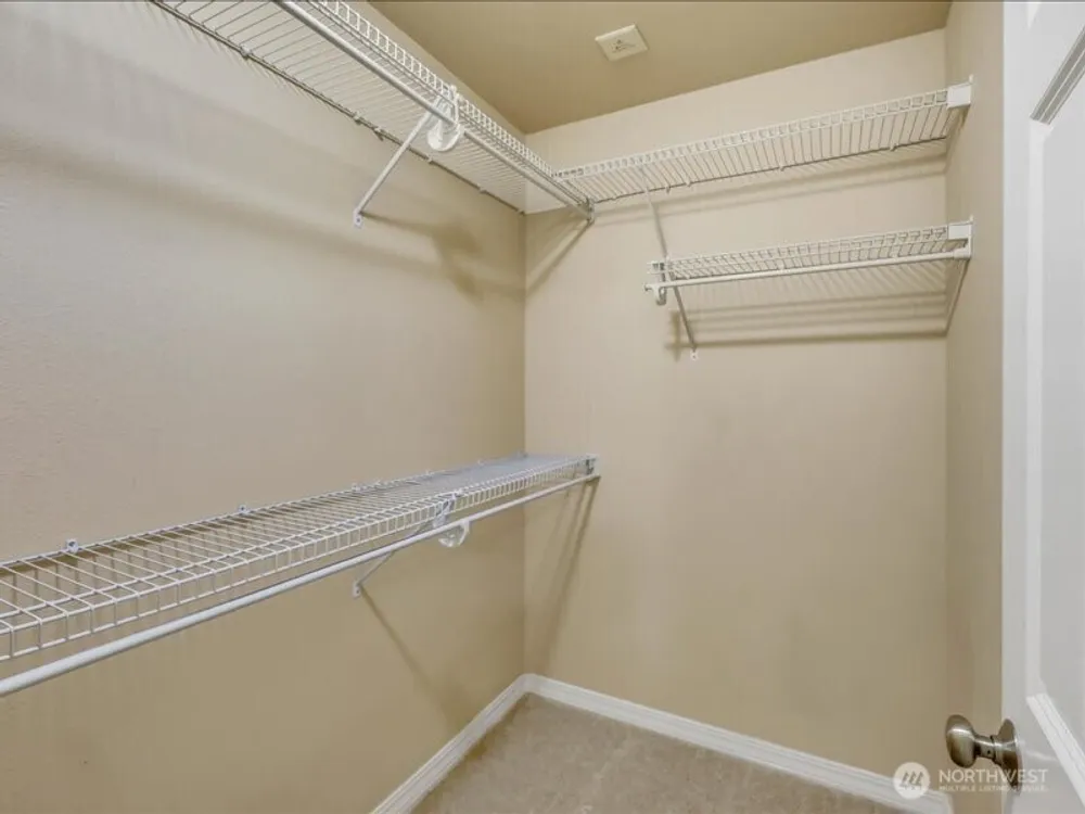 21900 SE 242nd St, Maple Valley, WA 98038