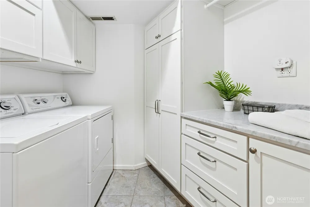 10128 NE 63rd St, Kirkland, WA 98033