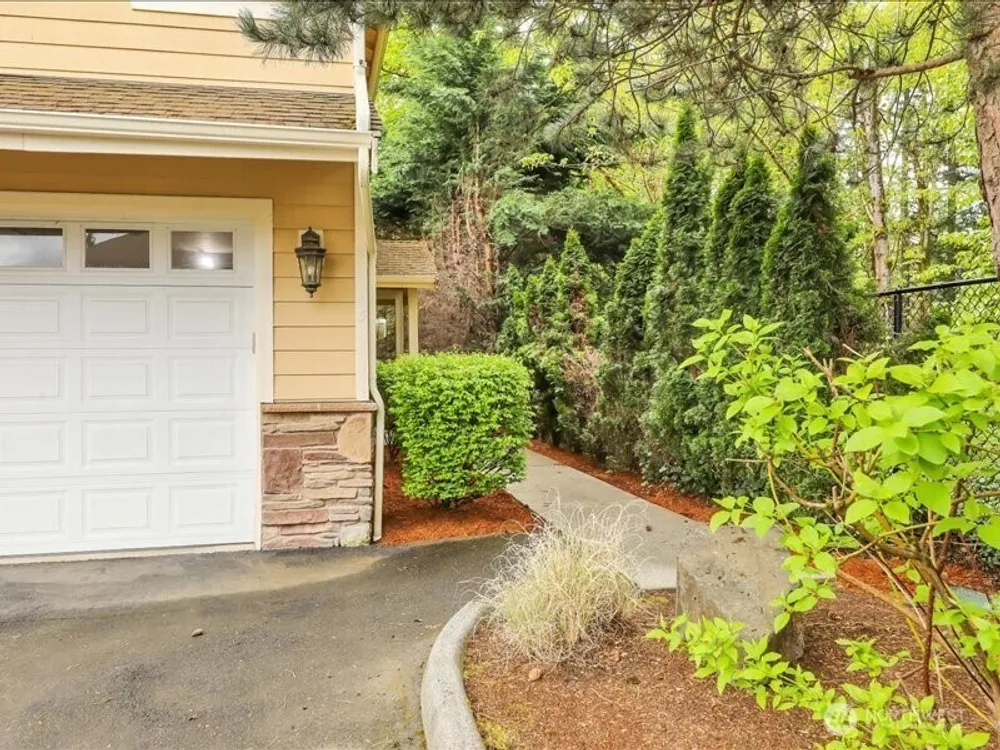 21900 SE 242nd St, Maple Valley, WA 98038