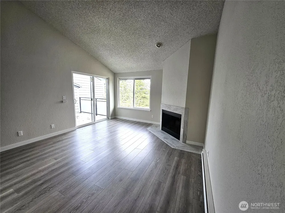 2611 NE 4th St, Renton, WA 98056