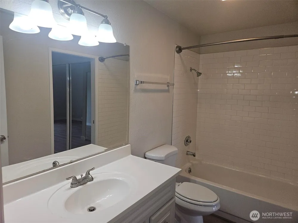 2611 NE 4th St, Renton, WA 98056