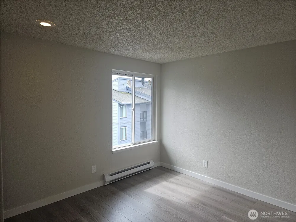 2611 NE 4th St, Renton, WA 98056