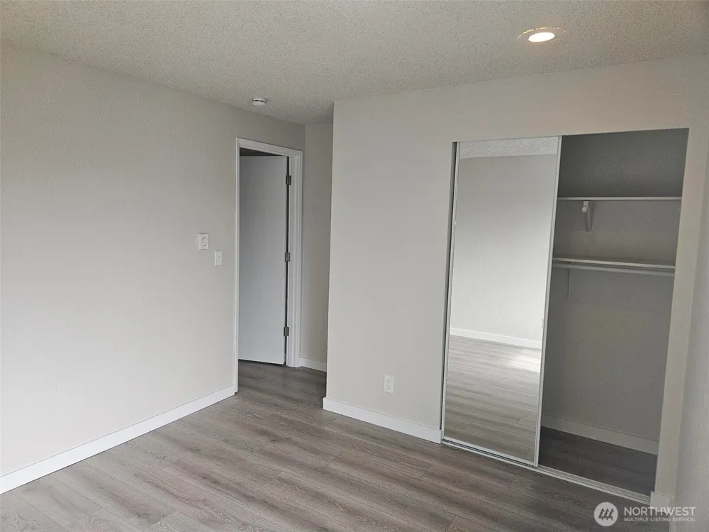 2611 NE 4th St, Renton, WA 98056