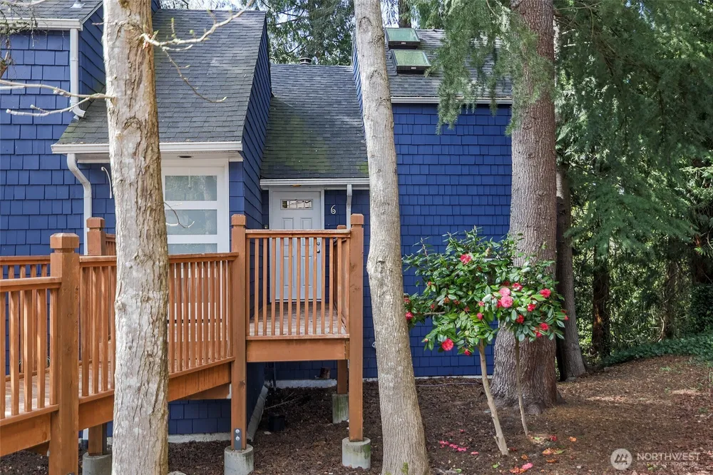 9165 45th Ave SW, Seattle, WA 98136