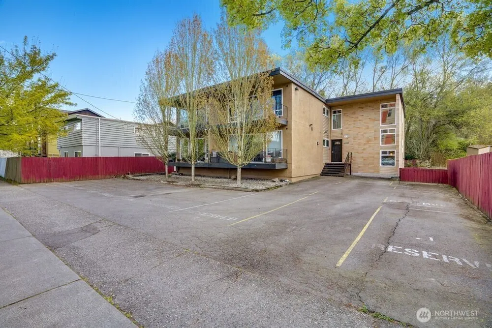 4525 S Henderson St, Seattle, WA 98118