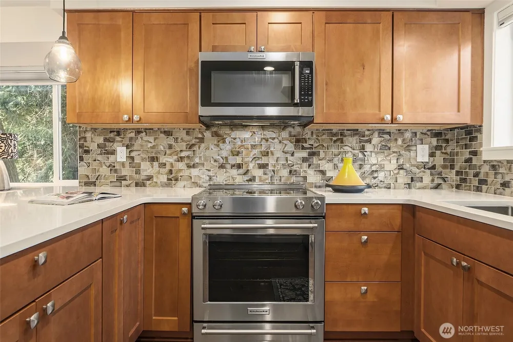 9165 45th Ave SW, Seattle, WA 98136