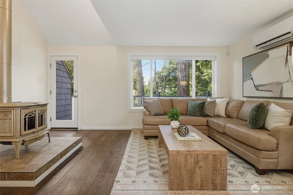 9165 45th Ave SW, Seattle, WA 98136