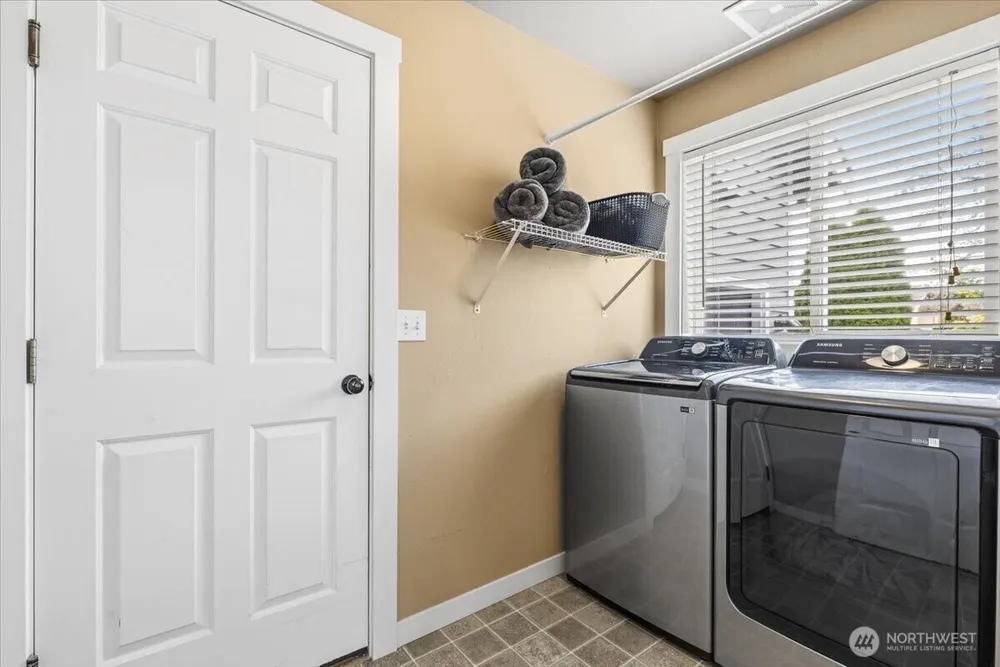 13721 SE 255th Pl, Kent, WA 98042