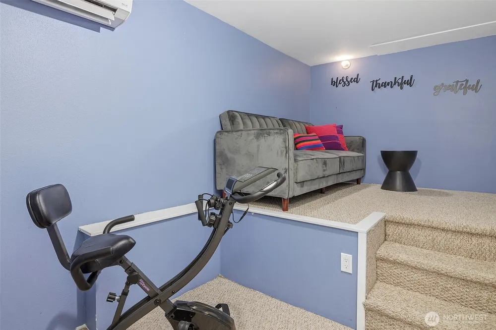 9165 45th Ave SW, Seattle, WA 98136