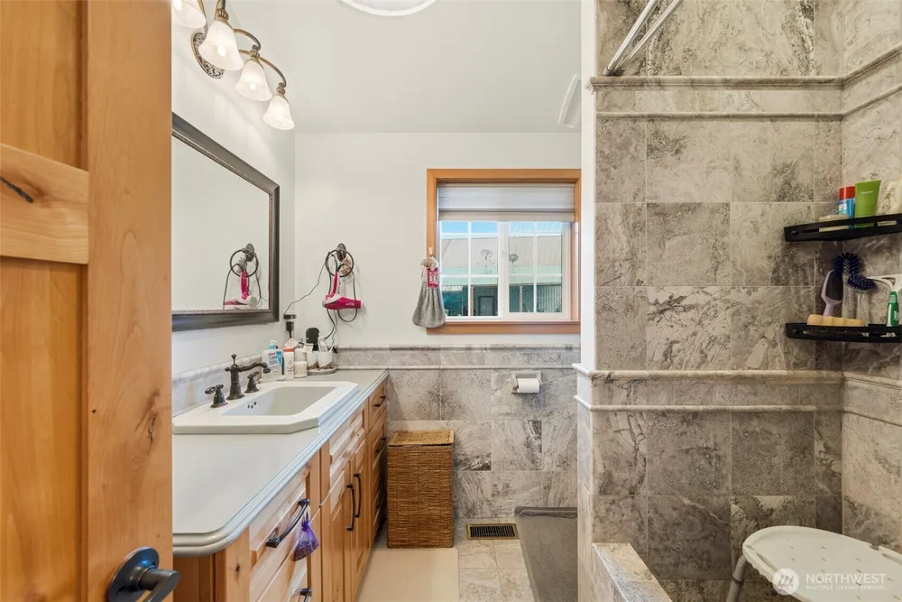 18222 SE Wax Rd, Covington, WA 98042