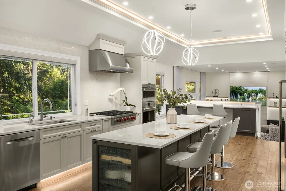 14102 SE 42nd St, Bellevue, WA 98006