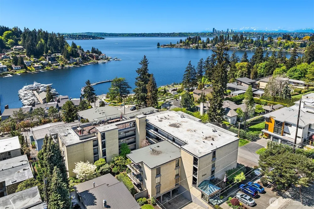 9909 NE 1st St, Bellevue, WA 98004