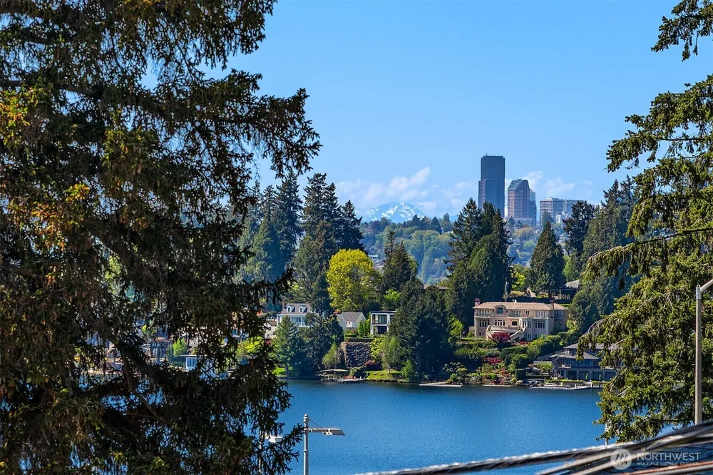 9909 NE 1st St, Bellevue, WA 98004