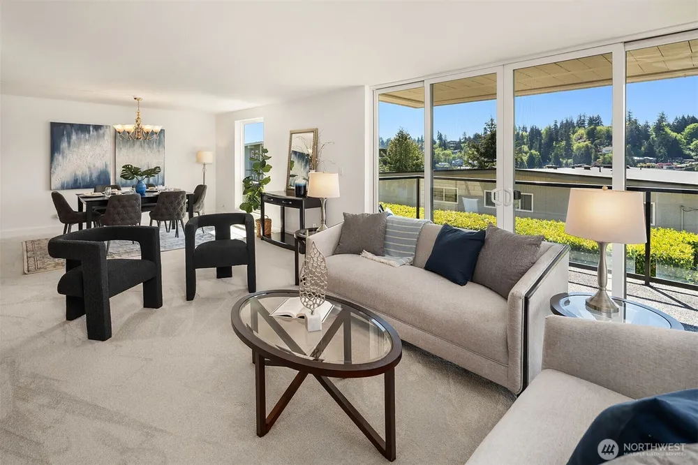 9909 NE 1st St, Bellevue, WA 98004