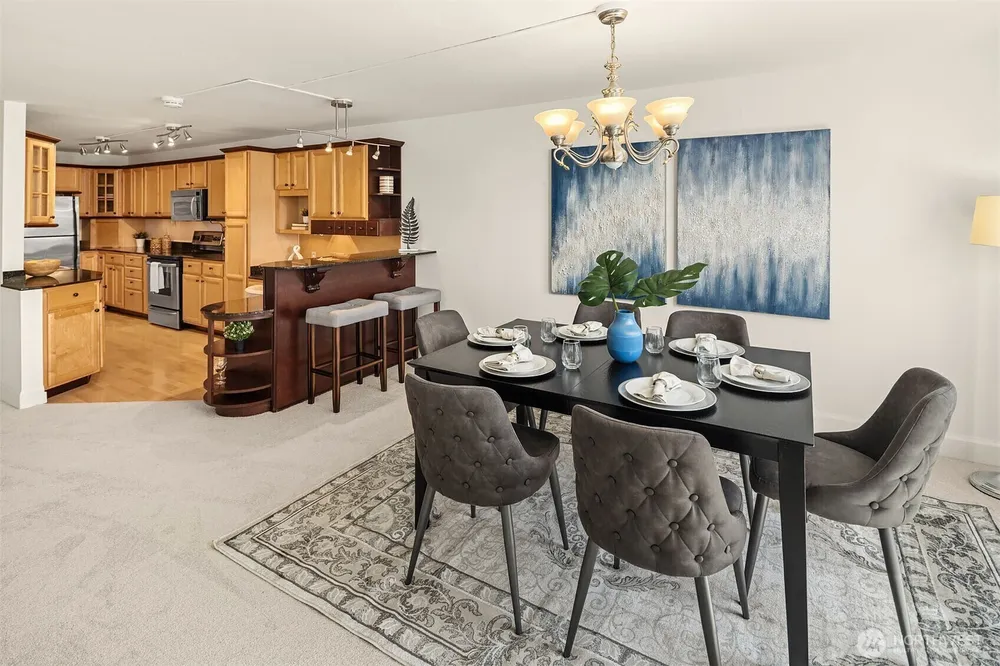 9909 NE 1st St, Bellevue, WA 98004